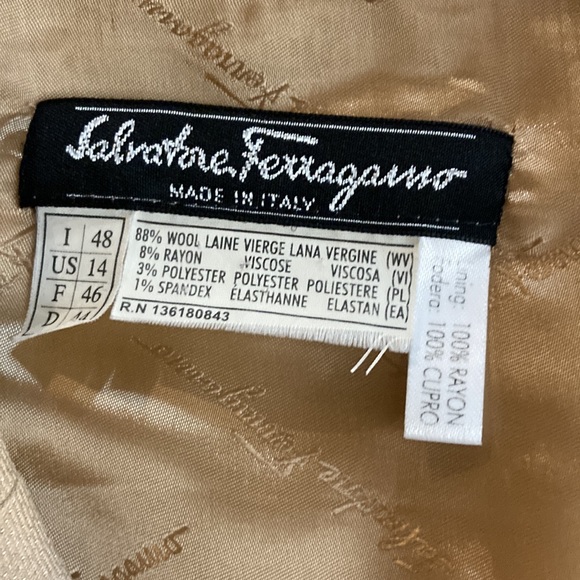 Ferragamo genuine beige with gold threads jacket - Picture 2 of 2